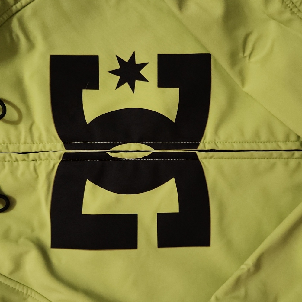 DC Snowboarding Shell Jacket - Picture 2 of 6